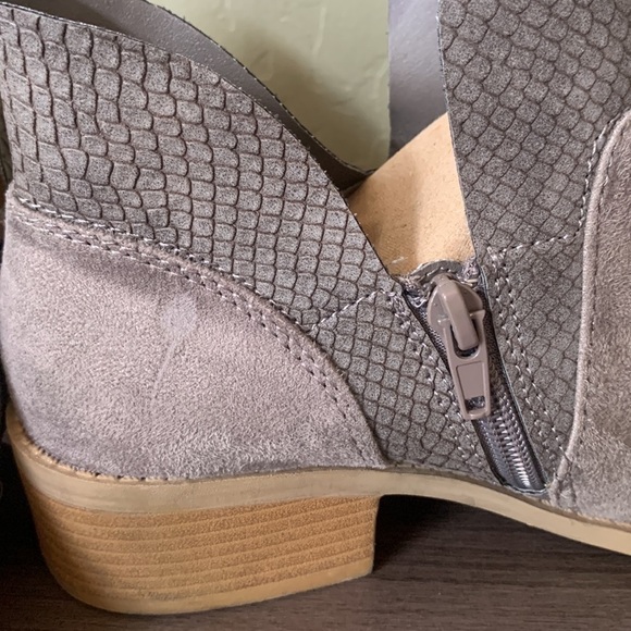American Eagle Gray‎ Suede with Faux Snakeskin Trim Ankle Booties Size 7 - Picture 10 of 11